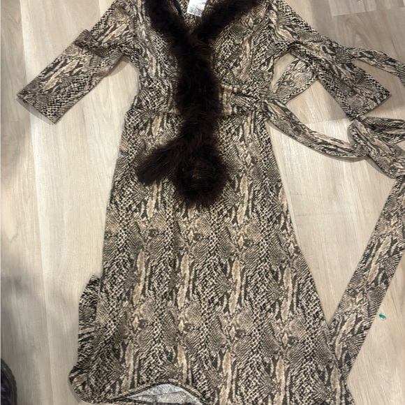 Le Chateau Snakeskin Robe with Faux Fur - Picture 1 of 9